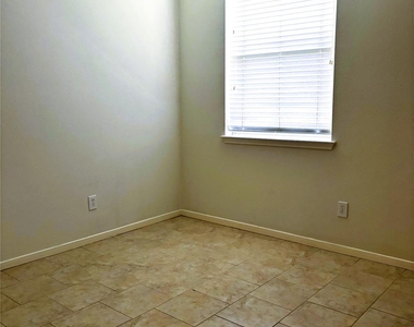 19610 Chestnut Brook Court - Photo Thumbnail 11