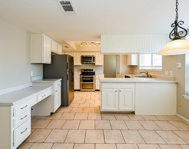 1219 Briarmead Drive - Photo Thumbnail 6