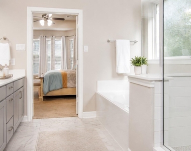 4411 Woodridge Drive - Photo Thumbnail 11