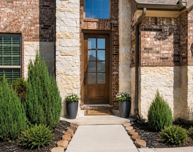 4411 Woodridge Drive - Photo Thumbnail 2