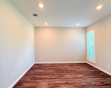 4426 Tumbling Leaf Court - Photo Thumbnail 5