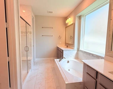 4426 Tumbling Leaf Court - Photo Thumbnail 14