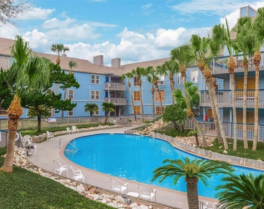 8100 Seawall Boulevard - Photo Thumbnail 14