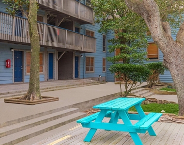 8100 Seawall Boulevard - Photo Thumbnail 15