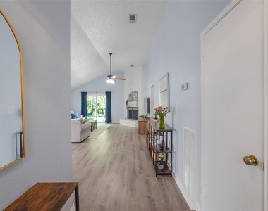 10546 Waving Fields Drive - Photo Thumbnail 4