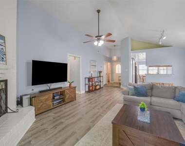 10546 Waving Fields Drive - Photo Thumbnail 9