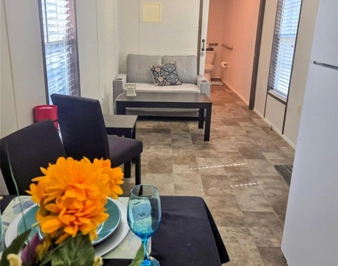 12207 Lynda Drive - Photo Thumbnail 2