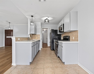 510 Cypresswood Trace - Photo Thumbnail 7