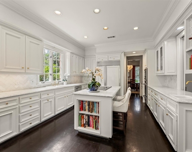 5305 Fieldwood Drive - Photo Thumbnail 8