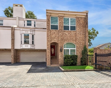 1017 Nantucket Drive - Photo Thumbnail 4