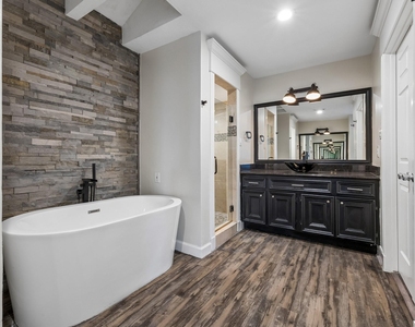1017 Nantucket Drive - Photo Thumbnail 12