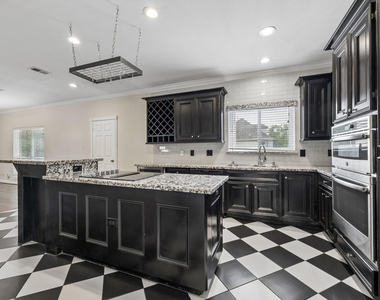 1017 Nantucket Drive - Photo Thumbnail 9