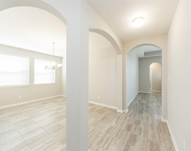 5626 Verona Ridge Drive - Photo Thumbnail 3