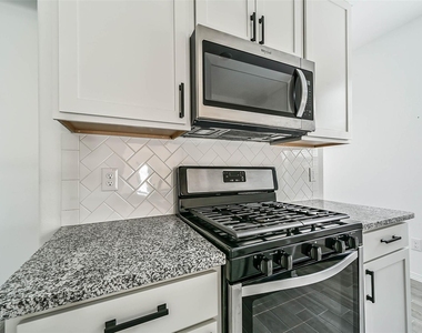 5626 Tabula Rasa Dr - Photo Thumbnail 10