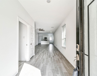 5626 Tabula Rasa Dr - Photo Thumbnail 5