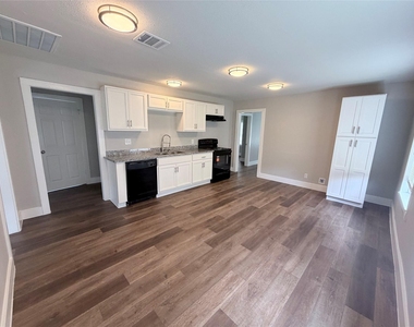 7011 Anderson Street - Photo Thumbnail 7