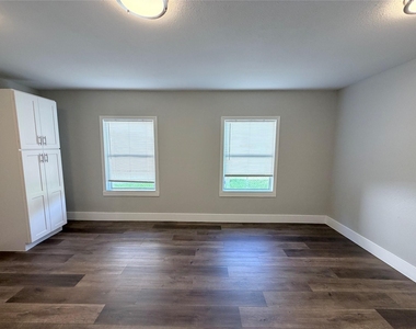 7011 Anderson Street - Photo Thumbnail 13