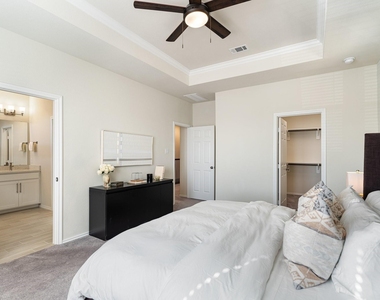 3235 Longleaf Meadows Drive - Photo Thumbnail 14