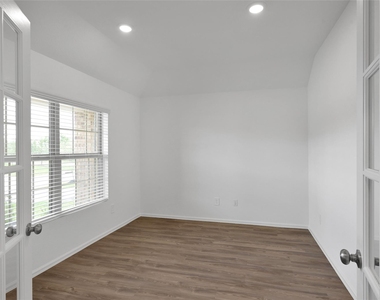 3609 Oakvale Drive - Photo Thumbnail 4
