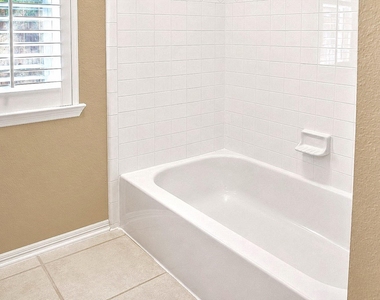 16415 Burham Park Drive - Photo Thumbnail 29