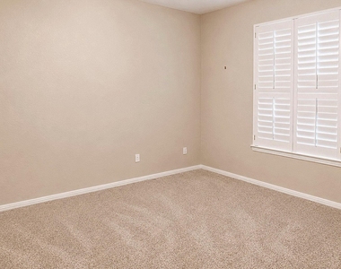 16415 Burham Park Drive - Photo Thumbnail 31