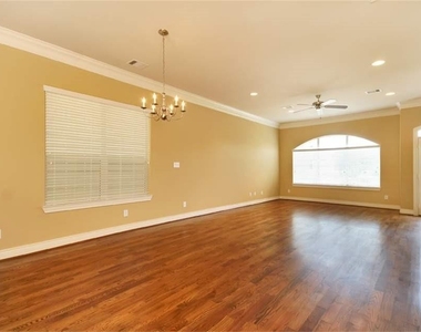 1717 Spring Street - Photo Thumbnail 3