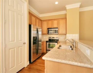1717 Spring Street - Photo Thumbnail 4