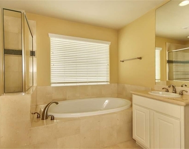 1717 Spring Street - Photo Thumbnail 7