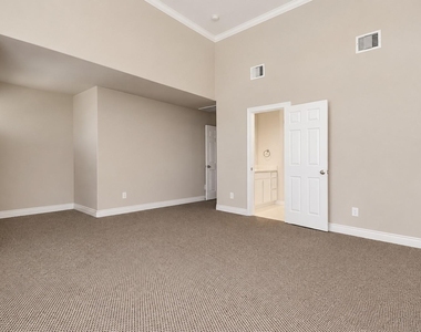 1717 Spring Street - Photo Thumbnail 5