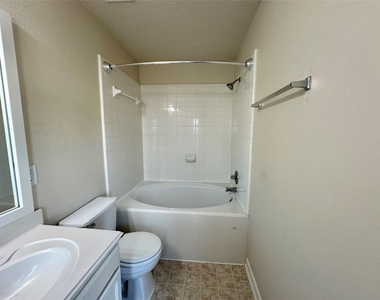 20515 Hillsdale Park Drive - Photo Thumbnail 8
