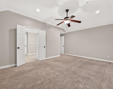 4307 Lake Walk Court - Photo Thumbnail 29
