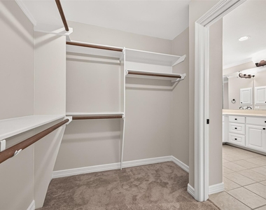 4307 Lake Walk Court - Photo Thumbnail 36