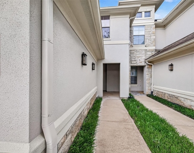 4307 Lake Walk Court - Photo Thumbnail 4