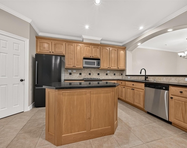 4307 Lake Walk Court - Photo Thumbnail 16