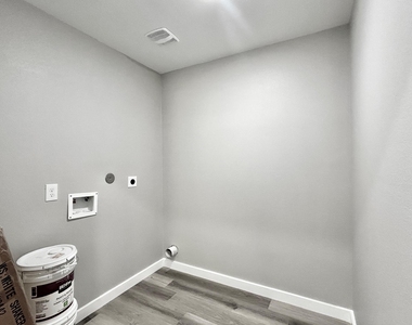 4103 Coon St - Photo Thumbnail 7