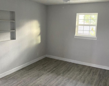 2518 Lidstone Street - Photo Thumbnail 7