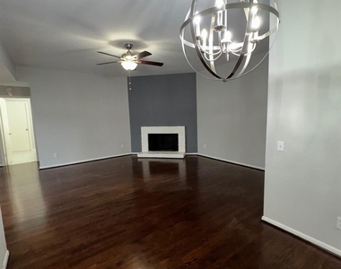 9809 Richmond Avenue - Photo Thumbnail 10