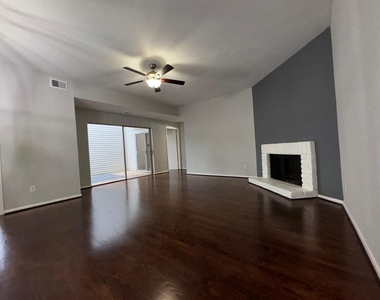 9809 Richmond Avenue - Photo Thumbnail 8