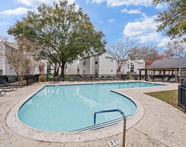 9809 Richmond Avenue - Photo Thumbnail 1
