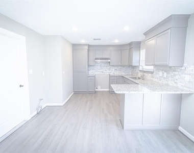 627 West Drive - Photo Thumbnail 4