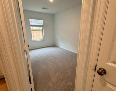 22483 Douglas Court - Photo Thumbnail 9