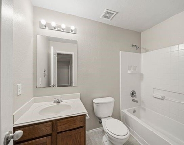 618 Enchanted Springs Drive - Photo Thumbnail 7