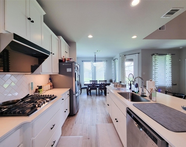 3534 Matterhorn Drive - Photo Thumbnail 16