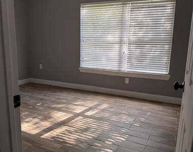 919 Foster Avenue - Photo Thumbnail 9