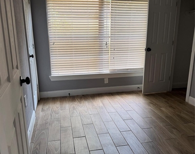 919 Foster Avenue - Photo Thumbnail 8