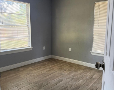 919 Foster Avenue - Photo Thumbnail 7