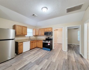 12700 Royal Green Drive - Photo Thumbnail 2