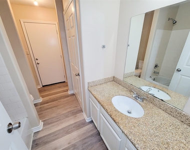 12700 Royal Green Drive - Photo Thumbnail 22