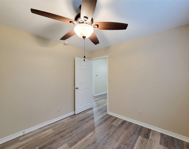 12700 Royal Green Drive - Photo Thumbnail 13