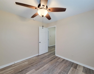 12700 Royal Green Drive - Photo Thumbnail 19